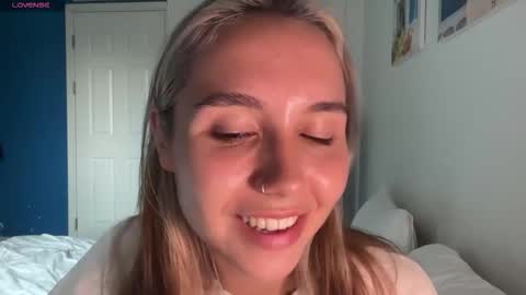 You fav Miss Si online show from March 13, 9:38 am