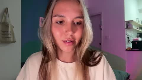 You fav Miss Si online show from March 26, 12:33 pm