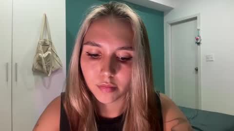 You fav Miss Si online show from March 27, 2:28 pm