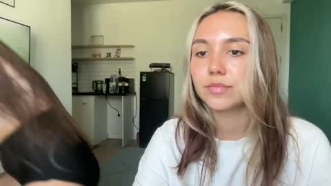 You fav Miss Si online show from March 29, 8:25 am