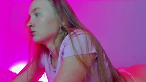 Snapshot of silky_huzelnut chatting on September 10, 8:14 am Mila online show from September 10, 8:14 am