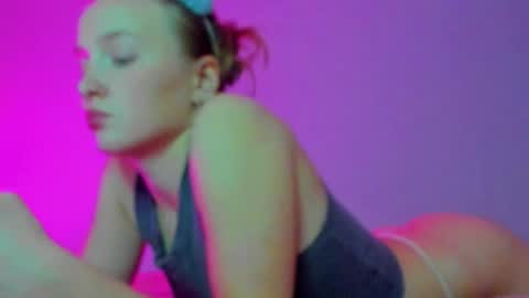 Snapshot of silky_huzelnut chatting on October 10, 9:03 pm Mila online show from October 10, 9:03 pm