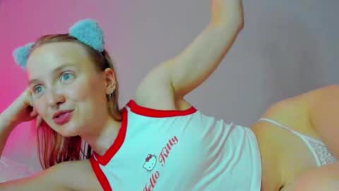 Snapshot of silky_huzelnut chatting on October 31, 8:10 pm Mila online show from October 31, 8:10 pm