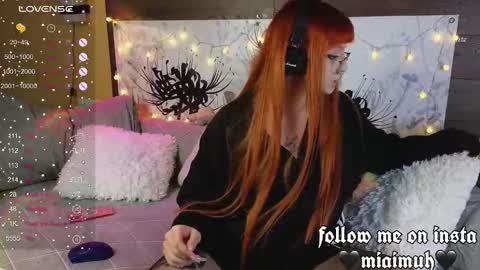 Mia online show from November 16, 11:10 pm