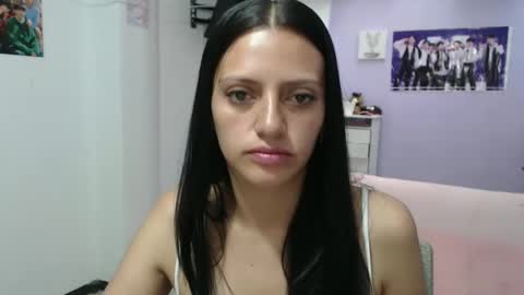 Snapshot of silvanaroberts_ chatting on February 21, 6:59 pm Rouse online show from February 21, 6:59 pm