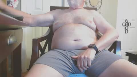 Snapshot of silverdaddy_1955 chatting on December 19, 6:01 pm Daddy Bear online show from December 19, 6:01 pm