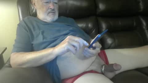 Snapshot of silverdaddy_1955 chatting on October 15, 10:04 am Daddy Bear online show from October 15, 10:04 am