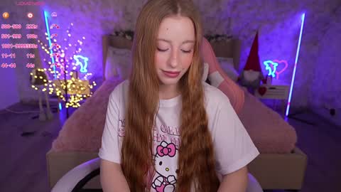 Snapshot of silverrmoon chatting on January 4, 7:55 pm Kristina Kris online show from January 4, 7:55 pm