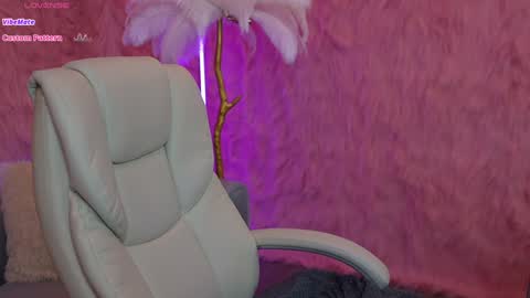 Snapshot of silverrmoon chatting on January 19, 2:06 pm Kristina Kris online show from January 19, 2:06 pm