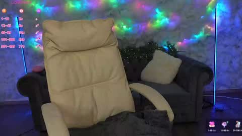 Snapshot of silverrmoon chatting on January 20, 7:04 am Kristina Kris online show from January 20, 7:04 am