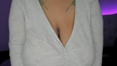 Snapshot of silvia_richiej chatting on October 28, 7:38 pm silvia online show from October 28, 7:38 pm