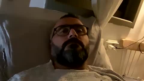 Snapshot of simon_bb chatting on November 1, 9:39 pm Si online show from November 1, 9:39 pm