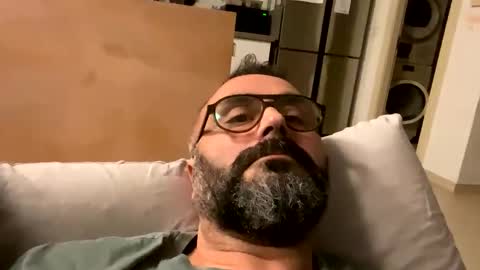 Snapshot of simon_bb chatting on December 17, 10:27 pm Si online show from December 17, 10:27 pm