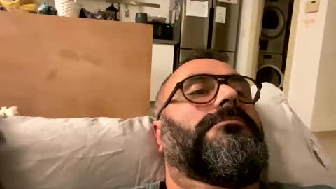 Snapshot of simon_bb chatting on December 18, 8:48 pm Si online show from December 18, 8:48 pm