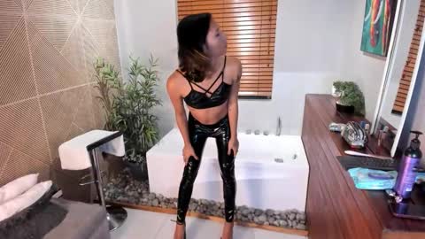 Snapshot of simon_durand chatting on December 19, 4:30 am simon_durand online show from December 19, 4:30 am