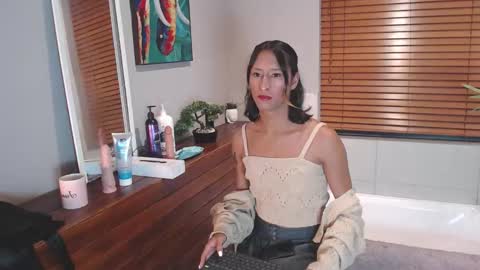 Snapshot of simon_durand chatting on January 6, 3:32 am simon_durand online show from January 6, 3:32 am