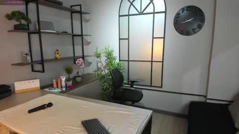 Snapshot of simon_durand chatting on February 24, 4:10 am simon_durand online show from February 24, 4:10 am