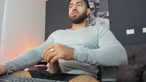 Snapshot of simon_leon01 chatting on December 5, 11:38 am simon_leon01 online show from December 5, 11:38 am