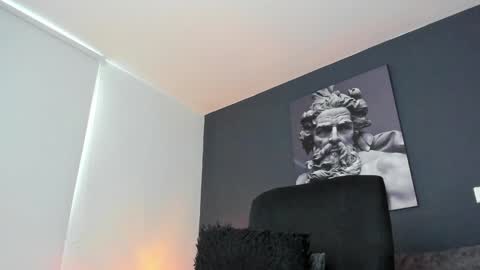 Snapshot of simon_leon01 chatting on December 9, 1:55 pm simon_leon01 online show from December 9, 1:55 pm