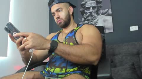 Snapshot of simon_leon01 chatting on January 20, 1:00 pm simon_leon01 online show from January 20, 1:00 pm