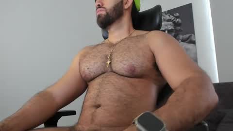 simon_leon01 online show from April 7, 1:44 pm