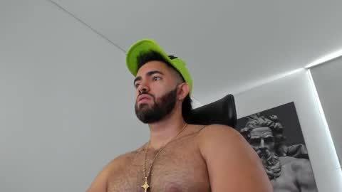 simon_leon01 online show from May 31, 4:36 pm