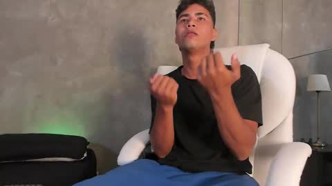 Snapshot of simon_pernia chatting on November 28, 7:05 pm simon_pernia online show from November 28, 7:05 pm