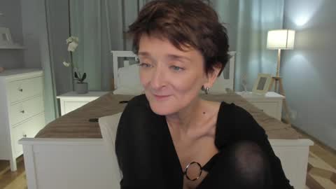 Snapshot of simonadebeauvoir chatting on January 12, 4:50 pm Simona online show from January 12, 4:50 pm