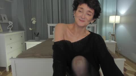 Snapshot of simonadebeauvoir chatting on February 8, 2:38 pm Simona online show from February 8, 2:38 pm