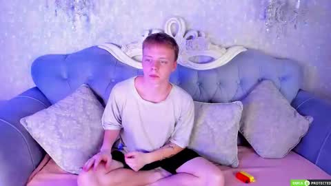 Snapshot of simonwarner chatting on November 30, 9:02 am Simon online show from November 30, 9:02 am