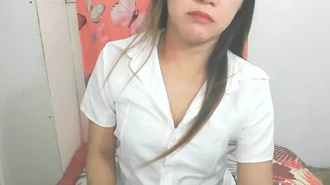 Snapshot of simpleladie15 chatting on January 15, 1:23 am marisweet online show from January 15, 1:23 am