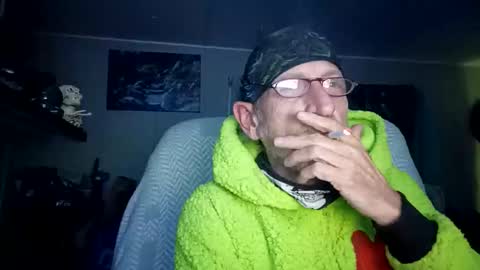 Snapshot of sir_cams_a_lot chatting on November 15, 4:21 am Sir cams online show from November 15, 4:21 am