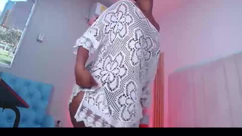 Snapshot of sirena_fuego chatting on February 22, 3:43 pm Elyzabeth online show from February 22, 3:43 pm