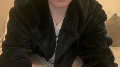 sissy_brit22 online show from December 16, 12:37 am