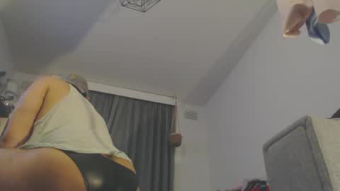 Snapshot of sissyboilooking chatting on March 1, 11:17 am RESPONDS WELL TO ... online show from March 1, 11:17 am