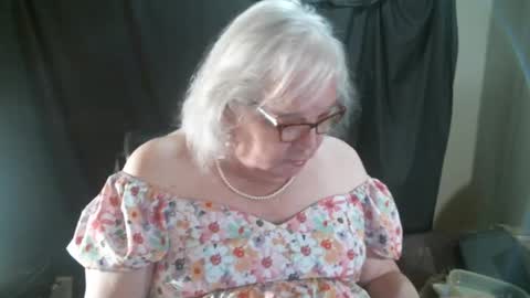 Snapshot of sissydianetx chatting on December 29, 2:00 pm Sissy Diane online show from December 29, 2:00 pm