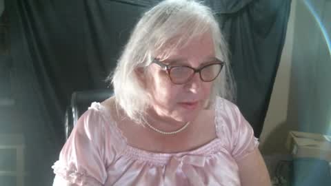 Snapshot of sissydianetx chatting on February 8, 12:38 am Sissy Diane online show from February 8, 12:38 am