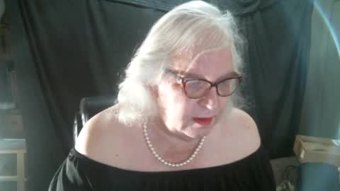 Snapshot of sissydianetx chatting on February 9, 1:56 pm Sissy Diane online show from February 9, 1:56 pm