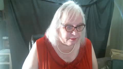 Snapshot of sissydianetx chatting on February 22, 2:08 pm Sissy Diane online show from February 22, 2:08 pm