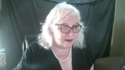Snapshot of sissydianetx chatting on September 15, 11:38 pm Sissy Diane online show from September 15, 11:38 pm