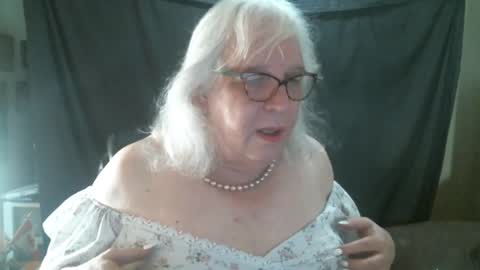 Snapshot of sissydianetx chatting on October 4, 1:09 pm Sissy Diane online show from October 4, 1:09 pm