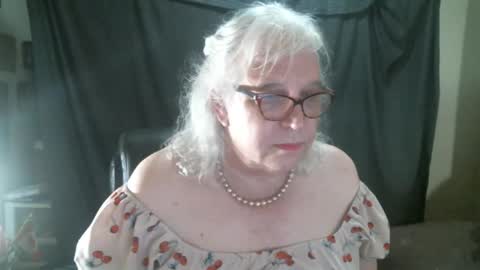 Snapshot of sissydianetx chatting on October 10, 11:48 pm Sissy Diane online show from October 10, 11:48 pm