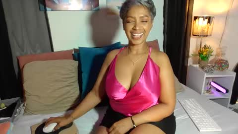 Snapshot of skar_queen11 chatting on October 26, 2:28 am Skarlleth online show from October 26, 2:28 am