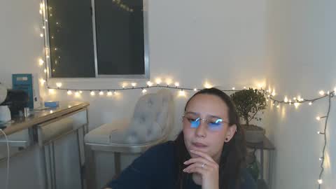 Snapshot of skarlet_adams chatting on January 31, 12:50 am Alice online show from January 31, 12:50 am