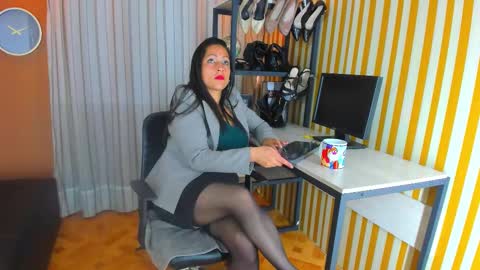 Snapshot of skarlettbarnes chatting on November 12, 11:43 am skarlettbarnes online show from November 12, 11:43 am