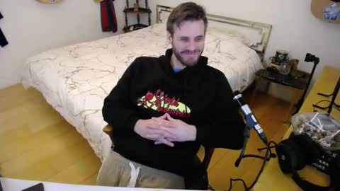 Snapshot of skatejocke chatting on December 4, 11:30 am skatejocke online show from December 4, 11:30 am