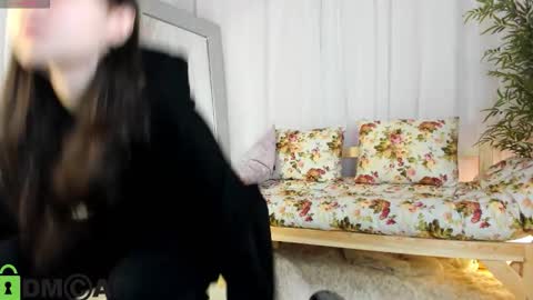 Snapshot of skelerata chatting on October 14, 2:01 am Emily online show from October 14, 2:01 am