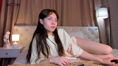 Snapshot of skelerata chatting on October 18, 1:19 am Emily online show from October 18, 1:19 am