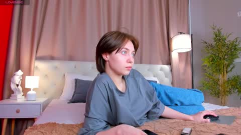 Snapshot of skelerata chatting on October 23, 1:38 am Emily online show from October 23, 1:38 am