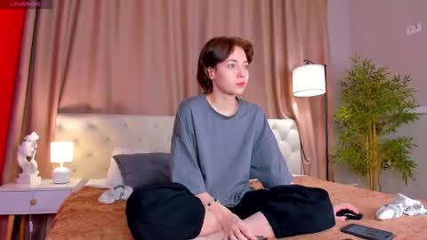 Snapshot of skelerata chatting on October 24, 1:03 am Emily online show from October 24, 1:03 am